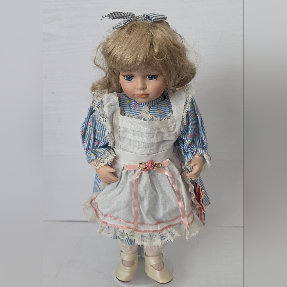 Vintage Wimbledon Collections Porcelain Carol doll #A-3080 16" w/stand
